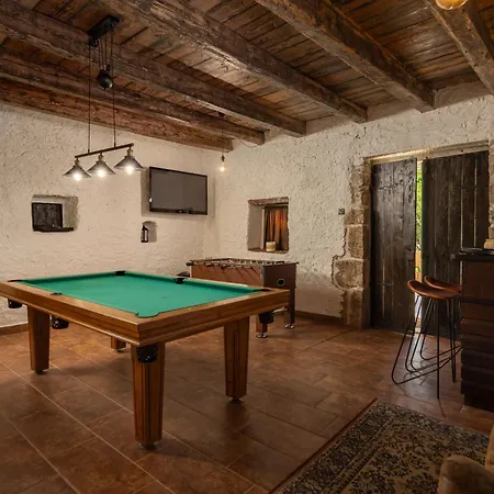 Villa Dalmatia | Luxury Stone With Pool & Tennis