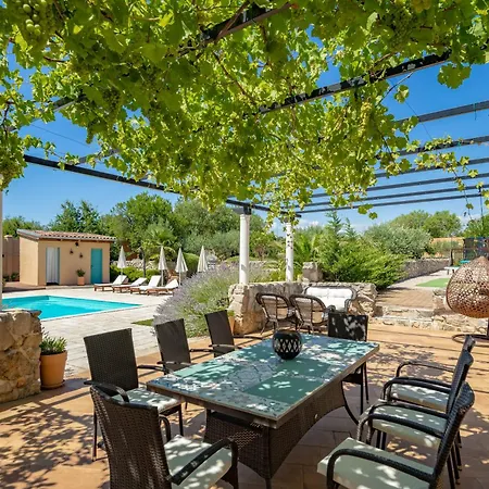 Villa Dalmatia | Luxury Stone With Pool & Tennis