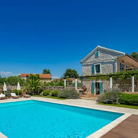 Villa Dalmatia | Luxury Stone With Pool & Tennis