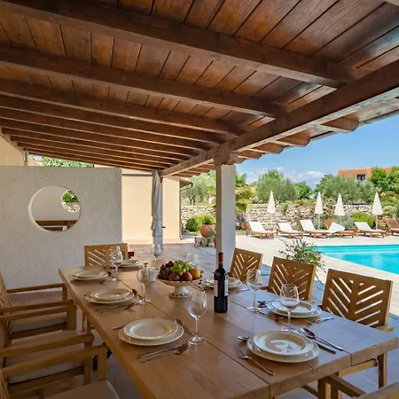 Villa Dalmatia | Luxury Stone Villa With Pool & Tennis *
