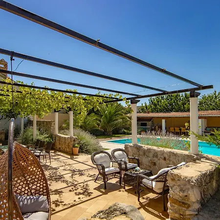 Villa Dalmatia | Luxury Stone With Pool & Tennis *
